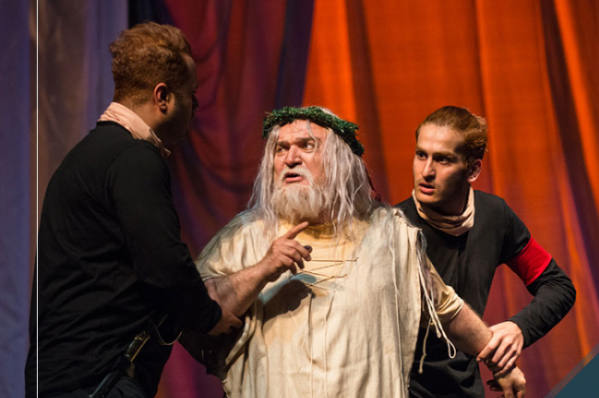 نقد نمایش شاه لیر مسعود دلخواه؛ کارگردانی غیرخلاقانه و انتخاب‌های غلط