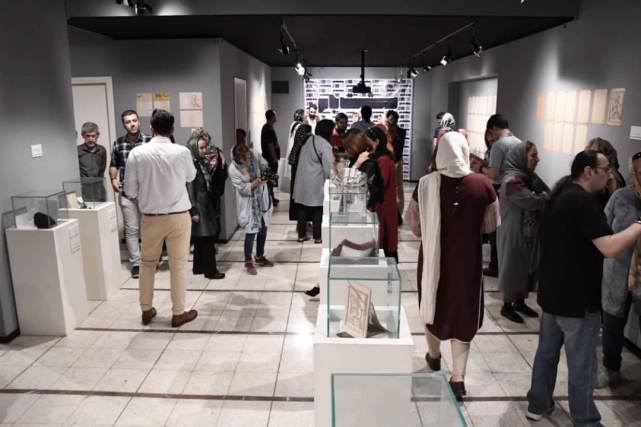 مجله هنرهای تجسمی پشت بام رونمایی شد