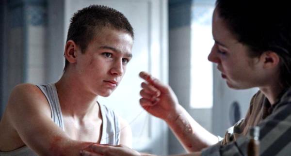 نقد فیلم گرگ نما Werewolf از آثار سی و هفتمین جشنواره جهانی فیلم فجر؛ شب در همین نزدیکی است